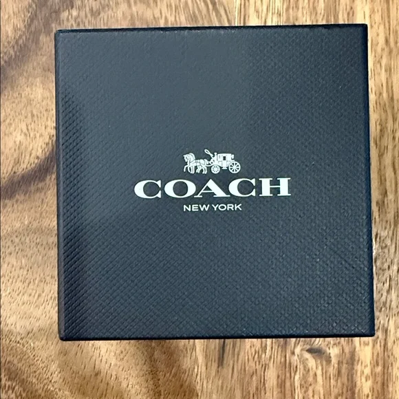 NWT Coach Watch with Green Strap and Gold Starry Face - Picture 9 of 9